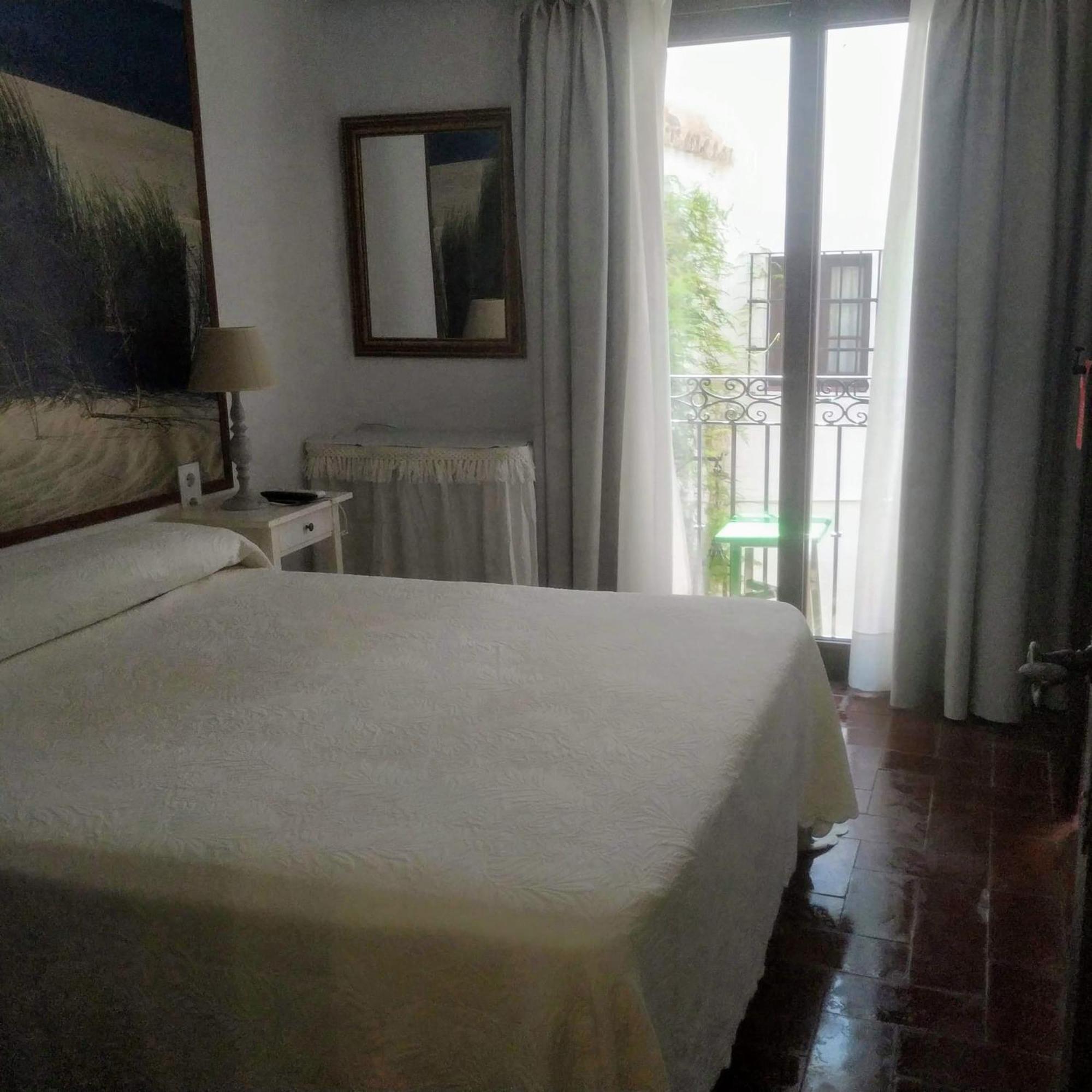 Hostal Gran Capitan Чипиона Екстериор снимка