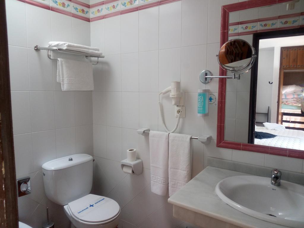 Hostal Gran Capitan Чипиона Екстериор снимка